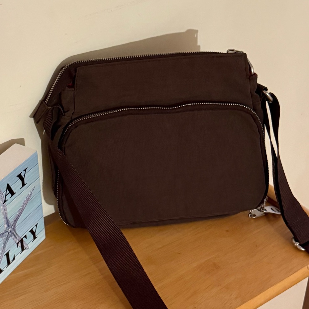 Baggallini Brown Calais Crossbody with contrasting inners and swivel turn-lock. - Picture 12 of 12